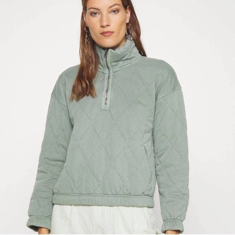 Abercrombie & Fitch Women's Quilted Puffer in Soft Green
